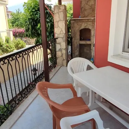 Calis Plajina Yakin 2+1 Esyali Διαμέρισμα Φετιγιέ