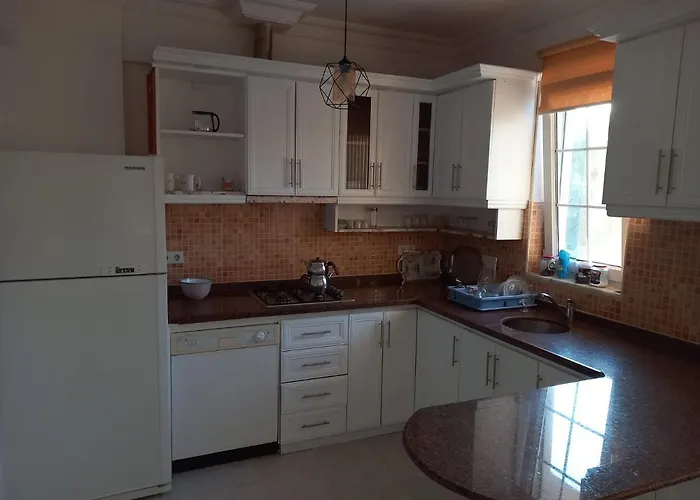 Calis Plajina Yakin 2+1 Esyali *